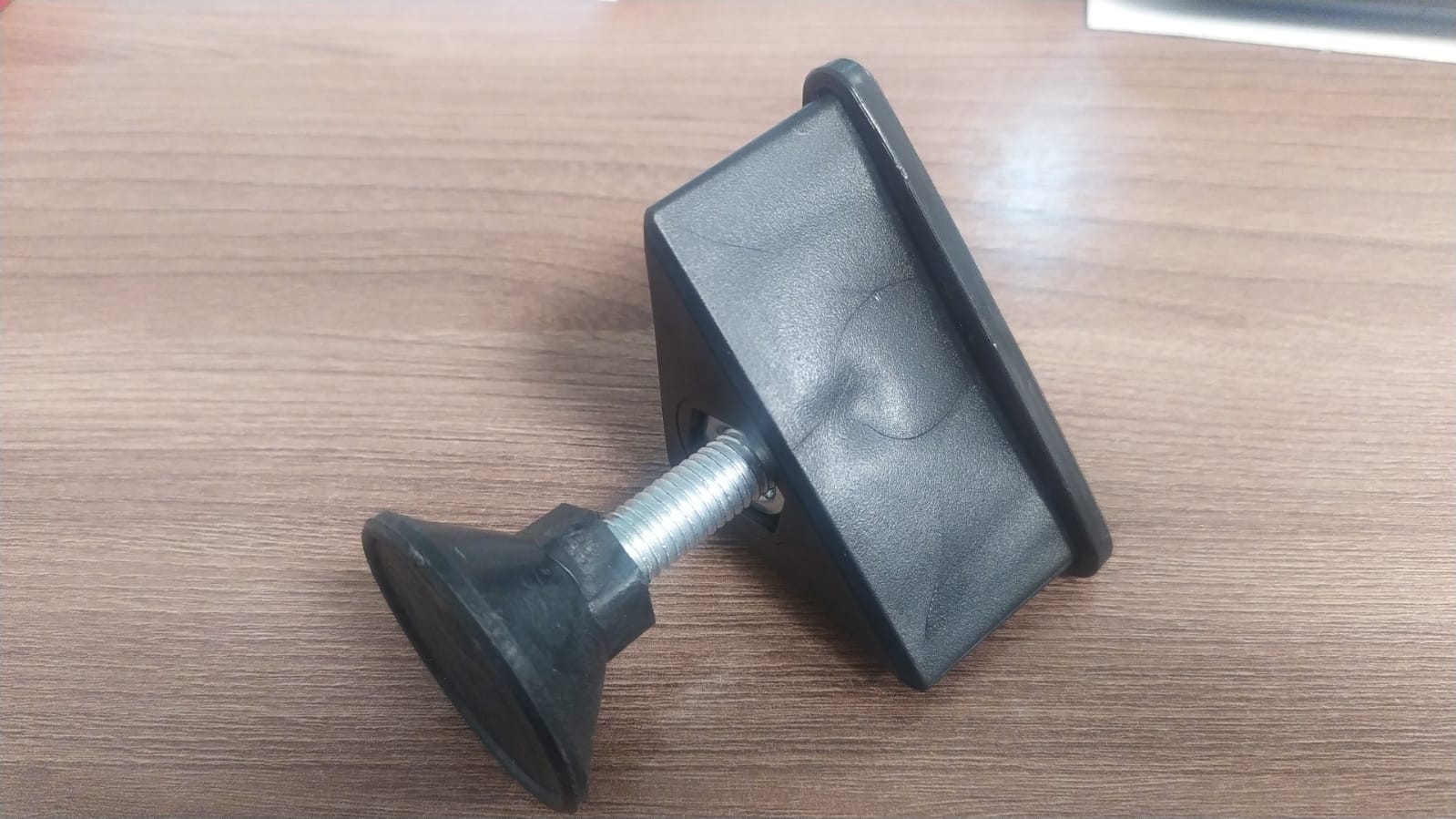 Опора угловая регулируемая М10